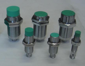 傳統(tǒng)的電容式接近傳感器類似于具有兩個(gè)平行板的電容器(圖2)