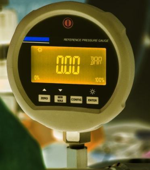 模擬壓力表比數字壓力表有更多移動部件實現精確校準？