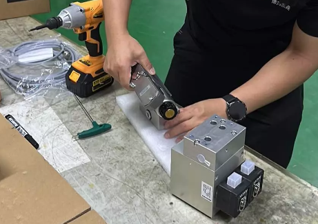 高效組裝組合閥并進(jìn)行檢測，確保組合閥的性能和可靠性